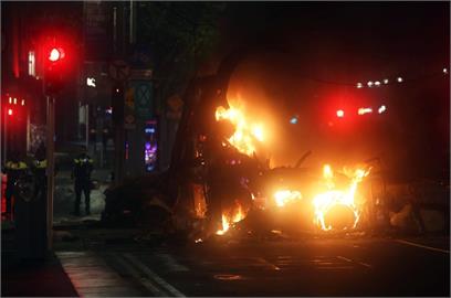 快新聞／愛爾蘭爆持刀攻擊案5傷　民眾趁亂暴動放火燒車