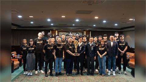 排球／3連勝勇奪職排元年總冠軍！台鋼天鷹不忘本　榮耀獻予高雄