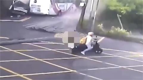 快新聞／悚！萬里國光客運車禍1死14傷　監視器畫面曝光了