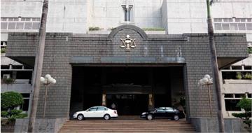 屏東1歲童遭虐「腦出血、眼神上吊、全身22處傷」　判生父緩刑3年、母無罪
