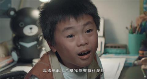 快新聞／影視藝文界挺罷第11支片！　男孩聲淚俱下請父親為罷免「做功課」