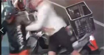 路怒瞬間爆炸！員林鬧區自行車機車相撞　互罵互推雙雙掛彩提告