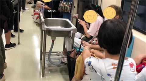 快新聞／北捷車廂突見整台「不鏽鋼洗手台」　1.8萬名網友驚呆：恥度太高了！