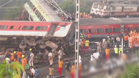 印度本世紀最嚴重火車意外　火車相撞近300死、900人傷