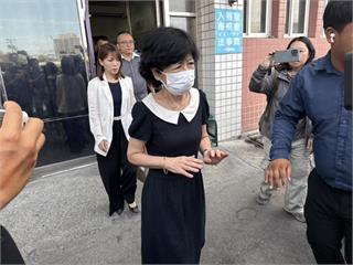 小草衝北院喊向解放軍投誠　簡舒培批民眾黨啃彭妻墜樓「血饅頭」