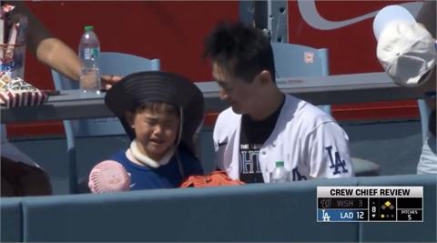 MLB(影)／老爸失手漏接大谷翔平全壘打球！兒子「嚎啕大哭」上鏡頭