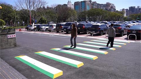 新竹縣府前驚現「漂浮」斑馬線！車輛超過「這速度」小心3萬6秒噴飛