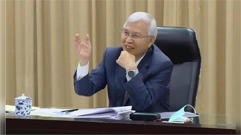 央行總裁楊金龍竟遭怪人「頂替身份」亂講話　央行急澄清：切勿輕信