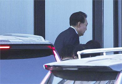 首次訊問「近11小時全程緘默」　尹錫悅又拒第2次訊問