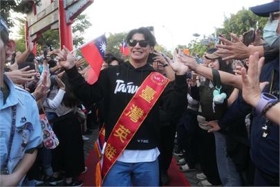 12強賽(影)／從小就會在家滑壘！陳傑憲赴日歸國打職棒全因「他」一句話