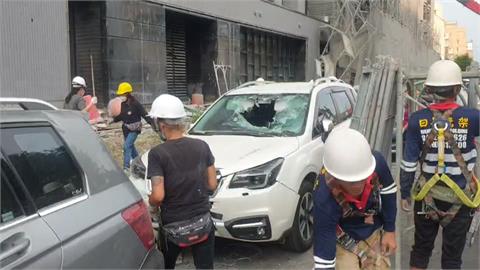 強風惹的禍　建案鷹架遭吹垮壓壞下方６車