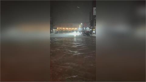 快新聞/蘇澳暴雨市區一片汪洋 淹水竟達1層樓高