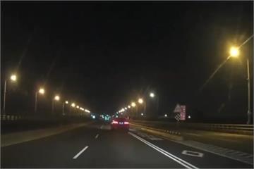 前方車輛左漂右移　49歲男涉吸毒菸彈成喪屍駕駛