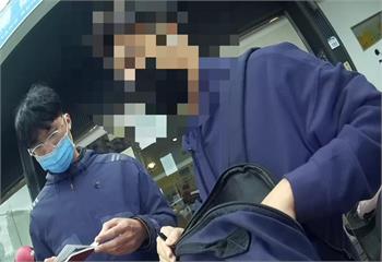警外出洽公不忘「左顧右盼」　當場查獲跨國取款車手