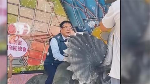 商圈樂活購集結上百特色商圈　　黃偉哲化身「恐龍騎士」衝業績