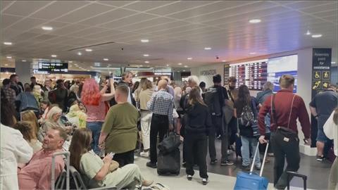 英國航空管制系統故障！超過500架航班取消　上千名旅客受到影響