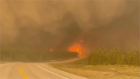 加拿大西北領地爆森林野火　百人小鎮遭燒毀