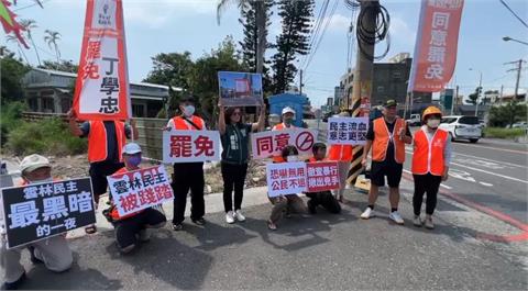 快新聞／雲林看板「罷免丁學忠」遭連根拔除　罷團怒批：踐踏民主