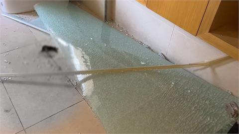 溫泉會館玻璃整片爆裂　過年見血...泡湯客身上多傷被劃傷