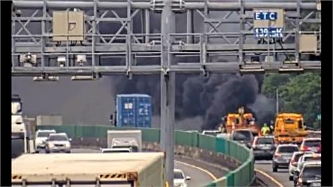 國3工程車突起火駕駛及時逃生　苗栗透天火警一家三口全脫困