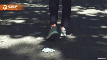 被變態跟監、送禮一年！37歲女被糾纏崩潰報警