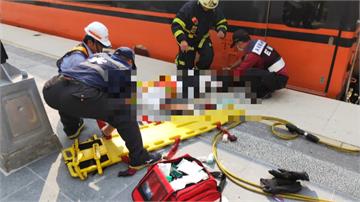 疑手滑失去平衡！屏東南州站工作人員腿被進站列車車廂夾傷