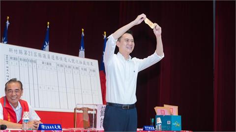 新竹縣長號次出爐！鄭朝方神抽「1號」：帶領竹縣一路向前