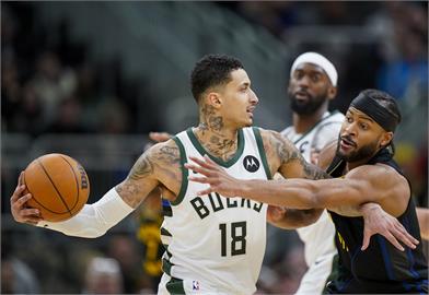 NBA／公鹿前鋒Kuzma宣布求婚成功!　加拿大「白蝕症」名模飛機上點頭答應