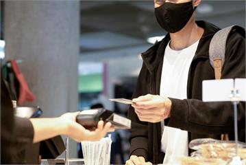 台灣人結帳「反射動作」引共鳴　掏錢先做這件事　網驚：沒說出口渾身不對勁