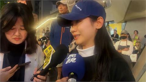 快新聞／逃兵通緝犯大開殺戒！衝進百貨從1樓砍到4樓　目擊者哽咽：大家狂逃