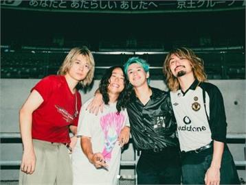 快新聞／高雄大雨！ONE OK ROCK粉絲不灰心　集氣：晴男快發威