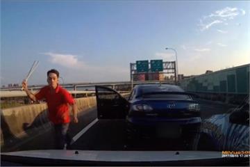 國道大逃殺！尬車後包抄砸車死命攻擊