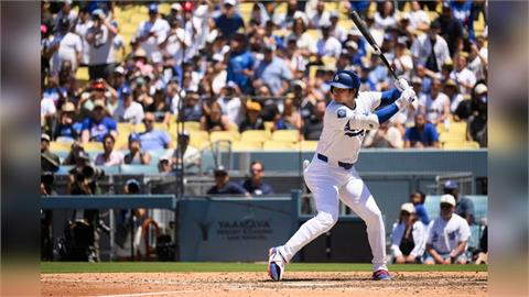 MLB(影)／「二寶爸」大谷翔平開轟慶祝！最近8戰的第5轟幫助道奇隊免於被完封