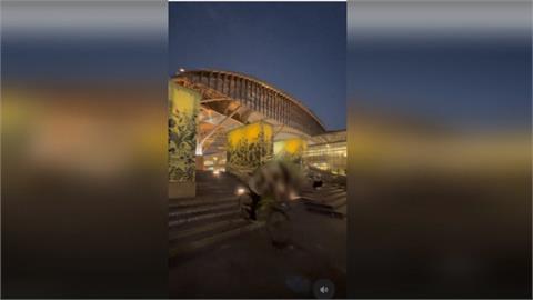 台中火車站廣場驚變極限運動場？　單車飛越樓梯畫面曝光