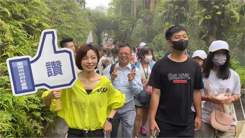 王瞳、王燦變身「領隊」　帶領弱勢家庭動物園一日遊