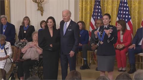 楊紫瓊獲頒美國「總統自由勳章」　拜登讚揚：打破刻板印象