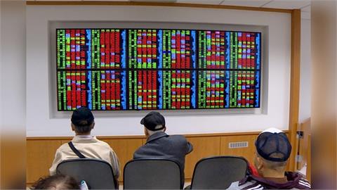 苦抱1064張「這股-31萬」他嘆：腿麻不走了！網一算驚「有賺」：早回本了