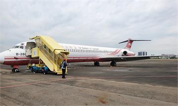 25年頭一遭！執行署高雄分署拍賣飛機 遠航MD-82起標價800萬