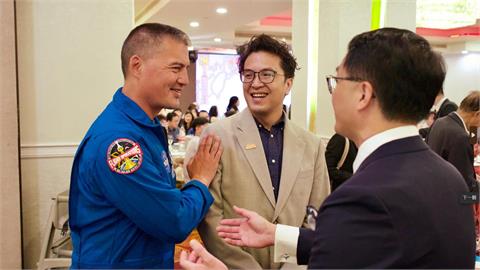 快新聞/台灣外交震撼彈!沈伯洋世紀同框「NASA大咖」 合體畫面曝光
