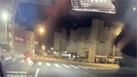 毒駕躲避追緝跑「靈棚」! 警方後頭追上現場逮人