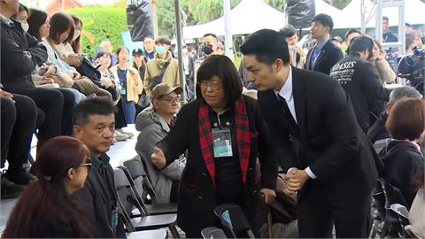 228追思會受害者家屬「無聲抗議」　台派團體要蔣萬安下跪道歉
