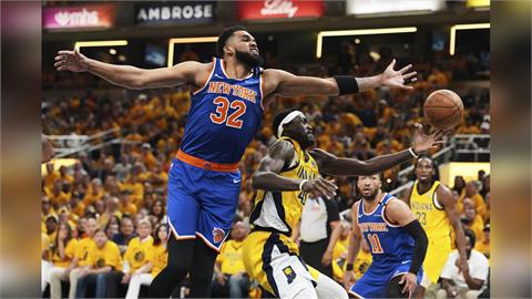 NBA尼克隊球星湯斯抵台　桃機秀中文為球迷簽名