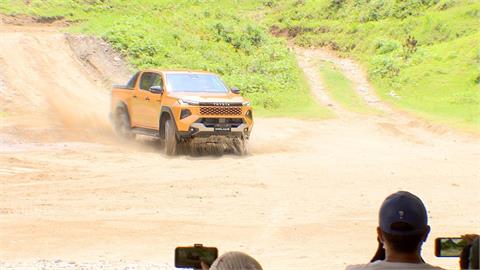 和泰發表全新HILUX大改款 水牛坑首度展現強悍性能