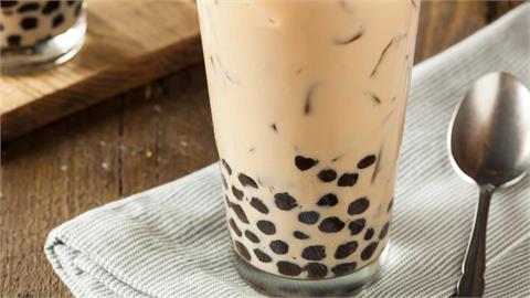 飲料「買5送1」到底點5杯還是6杯?店員2度提醒遭「臭臉無視」被留負評!