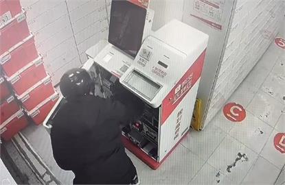 報應來了？　男子行竊完　　回程途中出車禍摔斷腿