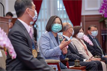 快新聞／蔡英文接見模範勞工 承諾訂立最低工資法讓調整機制更穩定