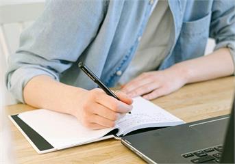 高中生經歷誇大遭3醫學系退件　醫師父親診所公告暫停看診