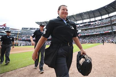 MLB(影)／歷史性的一刻！大聯盟史上首位女主審執法獲一致好評