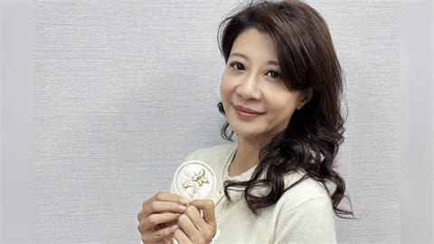 快新聞／守護歷史！綠委林楚茵戴百合胸章　盼記憶「一代接一代」永續傳承