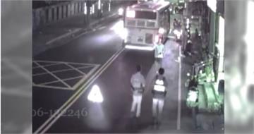 八里行車糾紛釀衝突　公車遭攔停交通受阻
